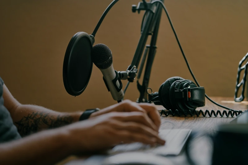 How to Listen to Podcasts Without Ads?